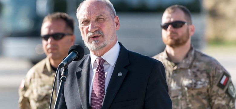 Macierewicz: Nie zrezygnujemy z odbudowy kraju, przemysłu i gospodarki