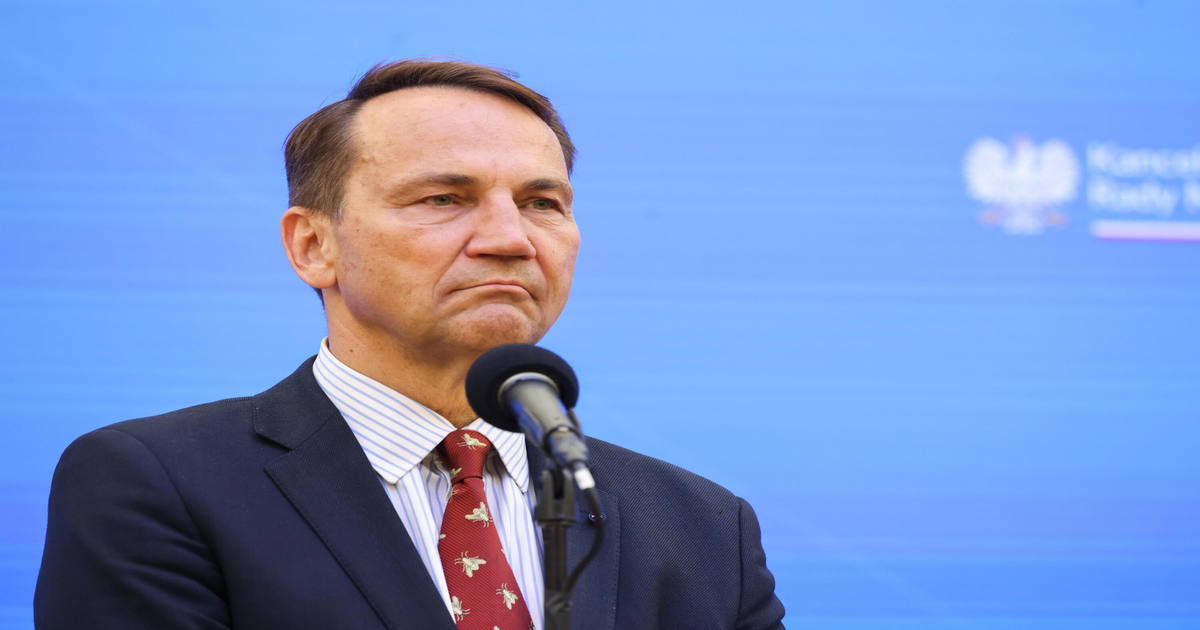 Sikorski ostrzega: ćwiczenia Zapad to zagrożenie atomowe