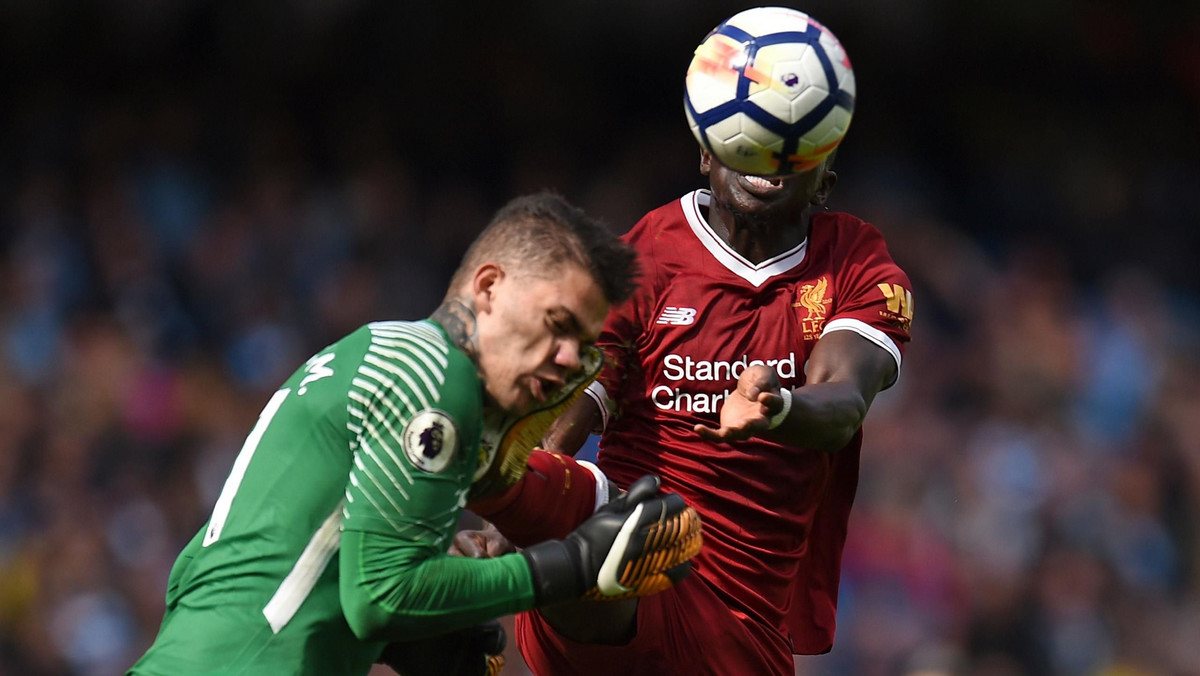 Brutalny i nieprzemyślany, choć też przypadkowy atak Sadio Manego na Edersona ma swoje dodatkowe konsekwencje. Senegalskiego napastnika Liverpoolu, który w meczu z Manchesterem City dostał czerwoną kartkę, czekają trzy ligowe mecze absencji. Z karą nie zgadza się klub z Anfield.
