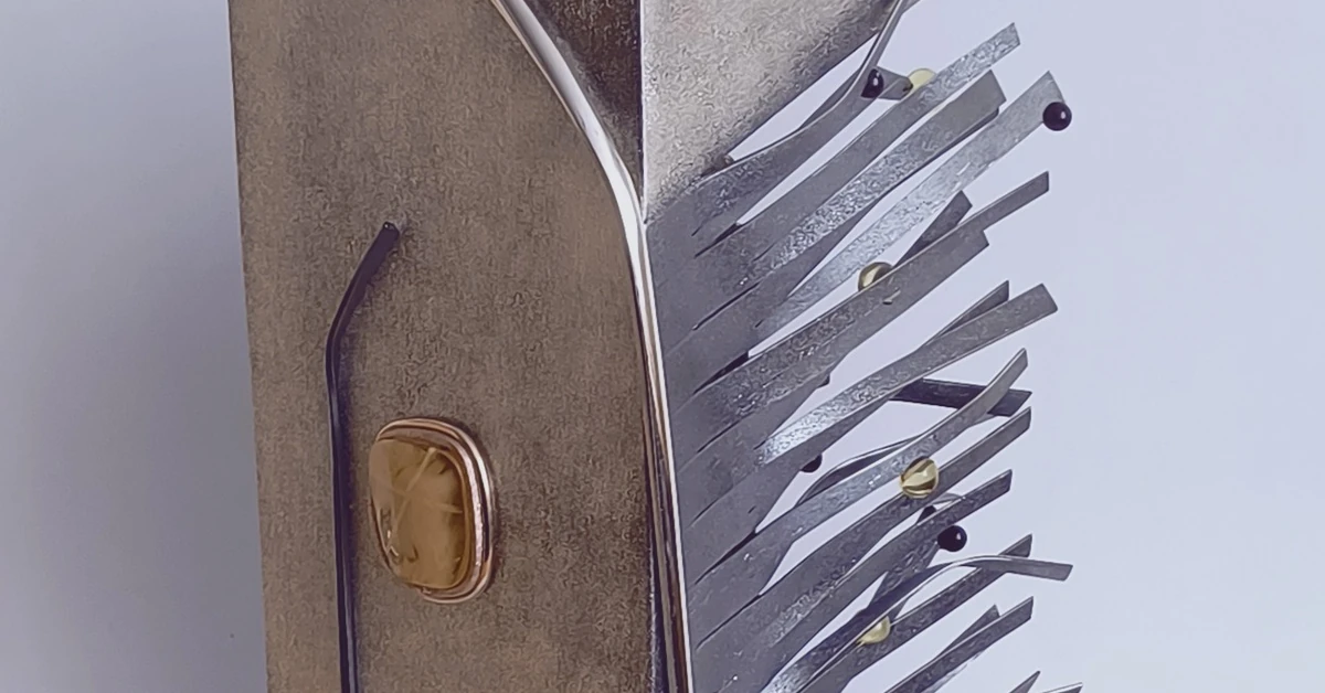 Sacrum zapisane w metalu i bursztynie. Jaka jest historia tego relikwiarza?