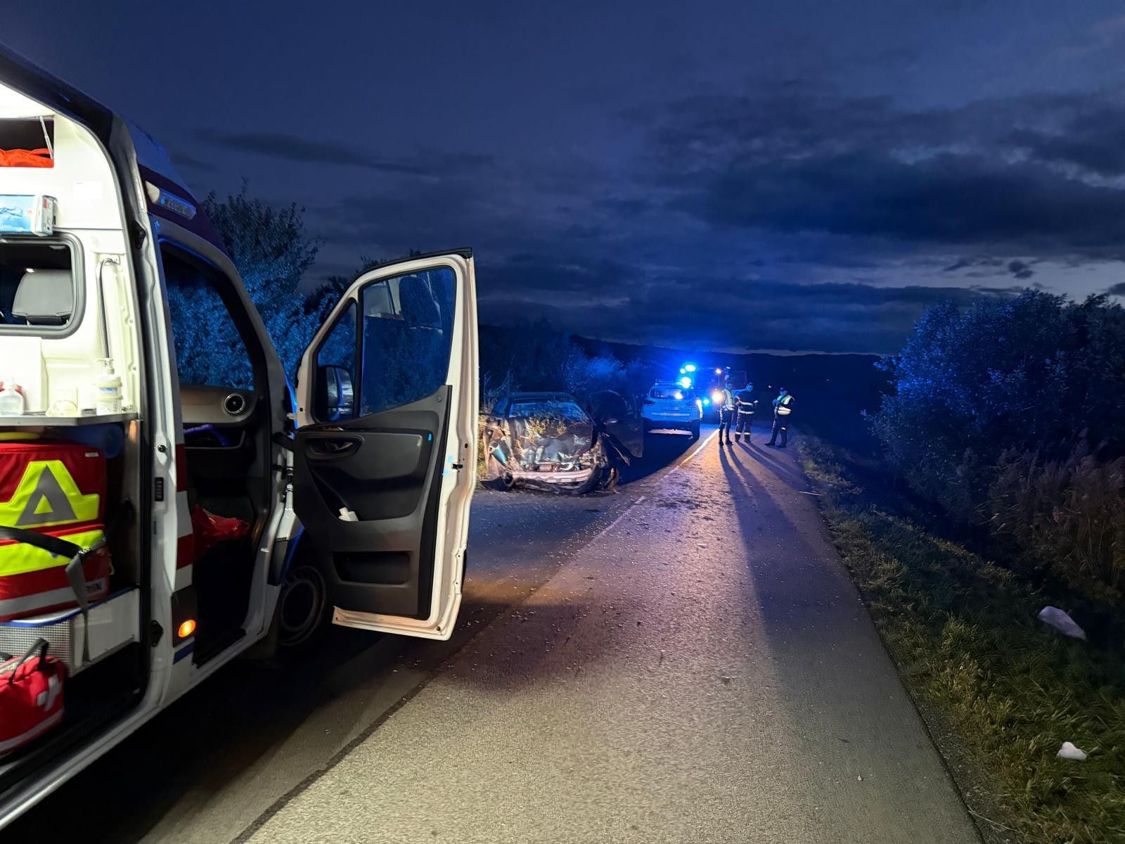 Pri nehode v smere od obce Janice na Rimavskú Seč zahynuli dvaja ľudia.
