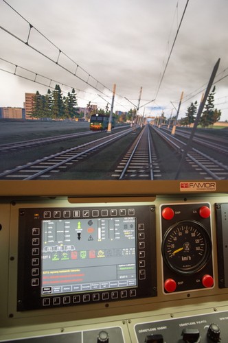 Jako pierwsi na symulatorze SIMTRAQ będą szkolić się maszyniści Łódzkiej Kolei Aglomeracyjnej.

<br><br>fot. (gm/kru) PAP/Grzegorz Michałowski