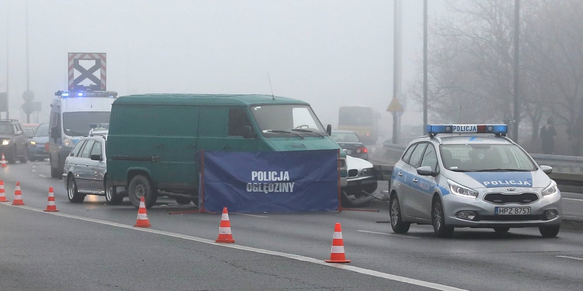 Karambol na Trasie Łazienkowskiej. Nie żyje kierowca