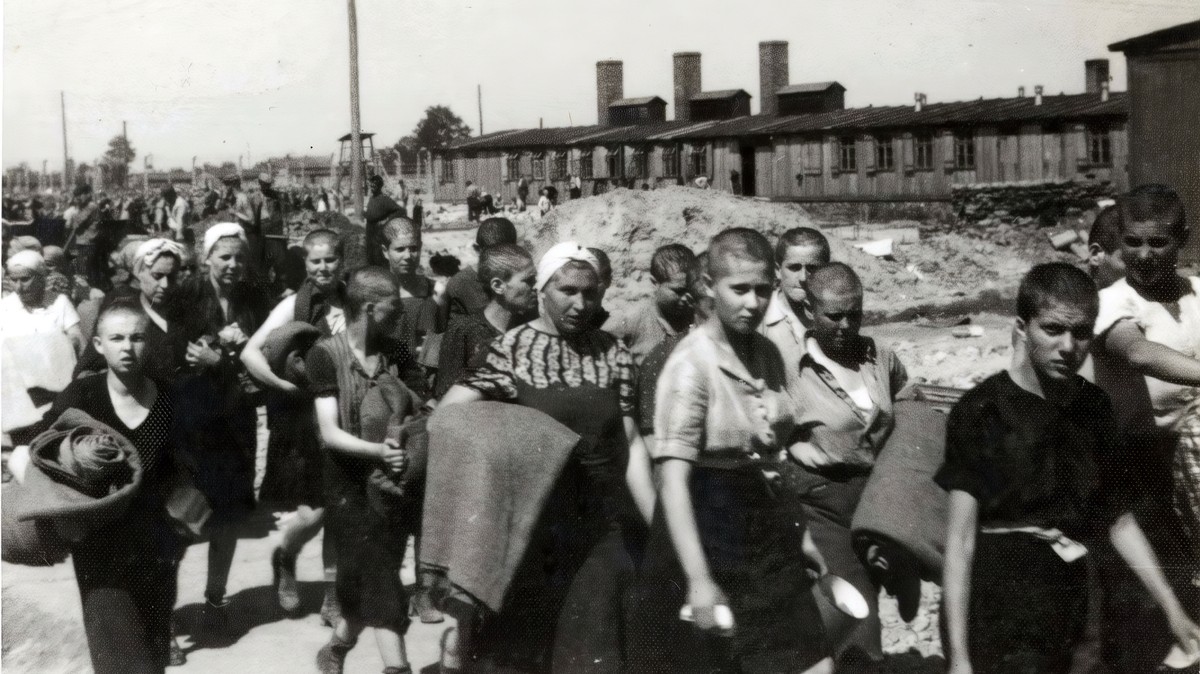 Holocaust-Gedenktag: Dramatische Fotos damals und heute – So sieht Auschwitz heute aus