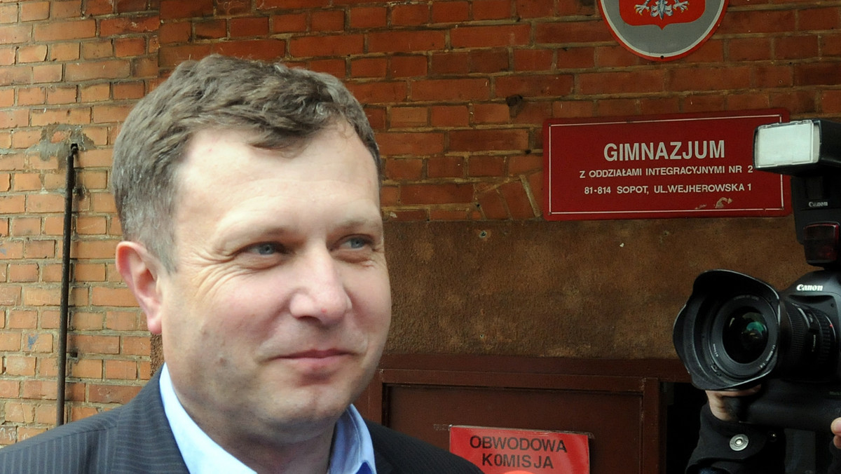 Gdański sąd okręgowy podtrzymał decyzję sądu niżej instancji o zwrocie do prokuratury - w celu uzupełnienia - aktu oskarżenia przeciwko prezydentowi Sopotu Jackowi Karnowskiemu.