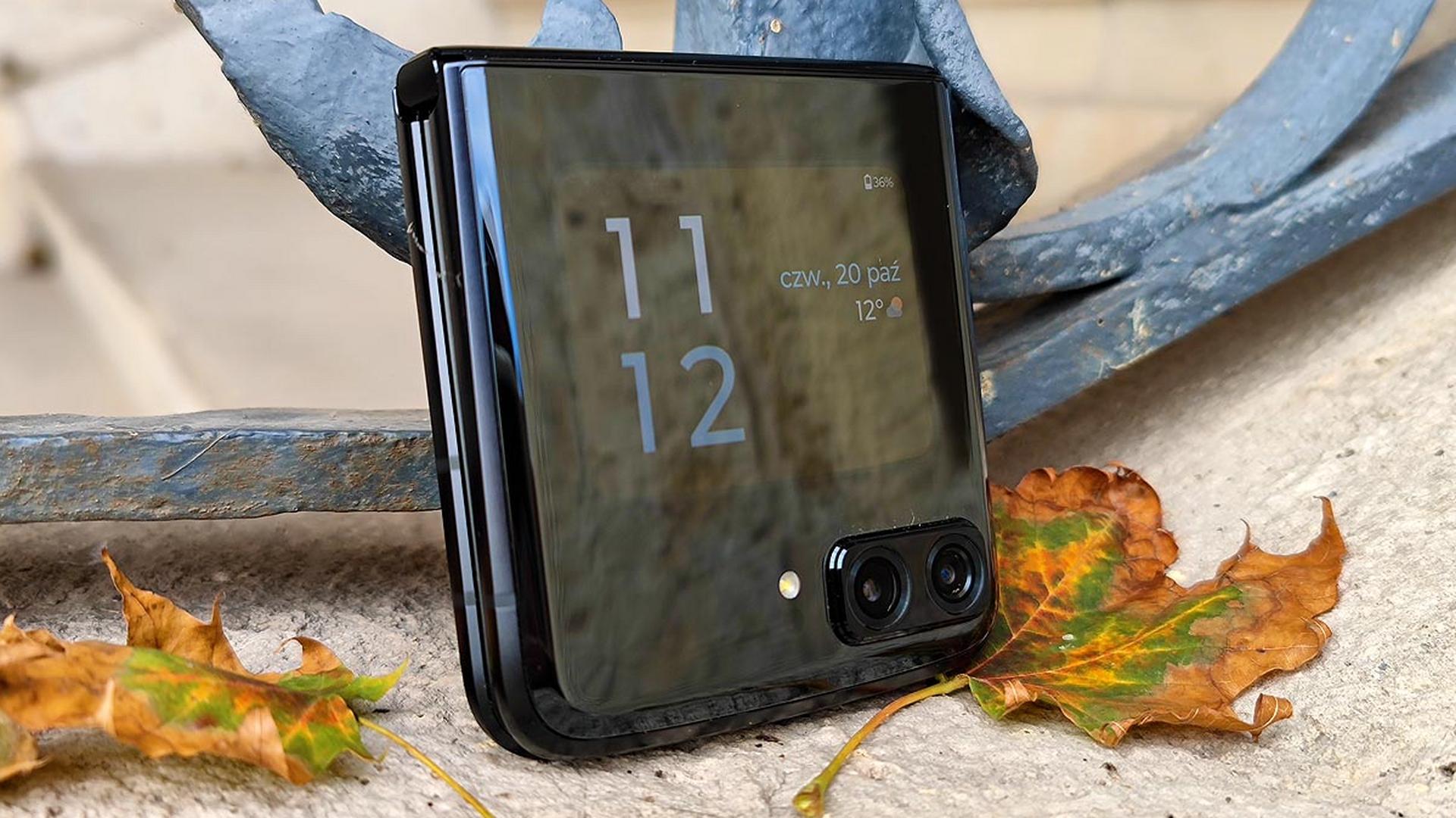 Motorola razr 2022 - test składanego smartfona. Lepszy niż Samsung Galaxy Z Flip 4? 
