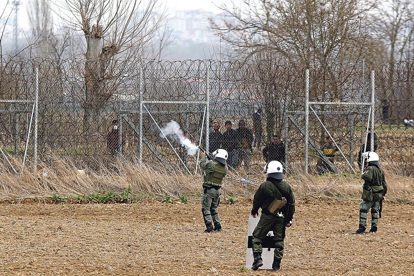 Ne znam šta da mislim. Koliko čujem, reč je o Avganistancima i Pakistancima. Nema Sirijaca. A oni nisu baš omiljeni kod građana - priča nam radnica na benzinskoj pumpi