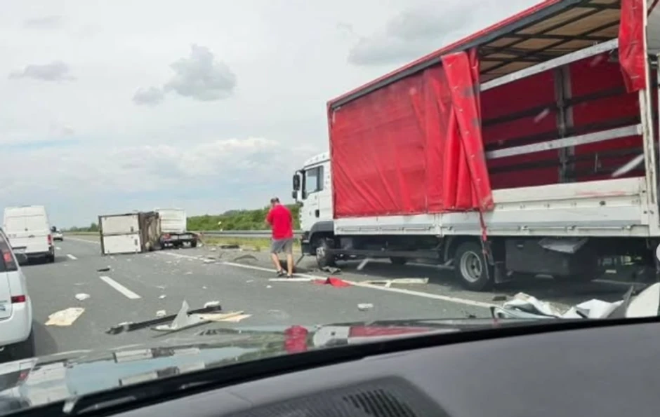 Sudar dva kamiona na autoputu Miloš Veliki