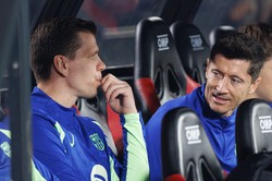 Lewandowski i Szczęsny przefarbowali się na blond. Nowe fryzury piłkarzy Barcelony [FOTO]
