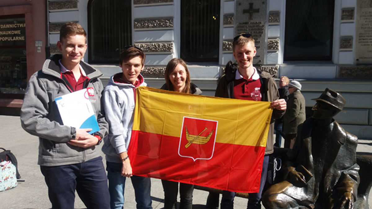 Studenci popłyną pod patronatem prezydent Łodzi. Liczą na kolejny sukces - w zeszłym roku byli drudzy wśród ekip żeglarskich spoza Francji.