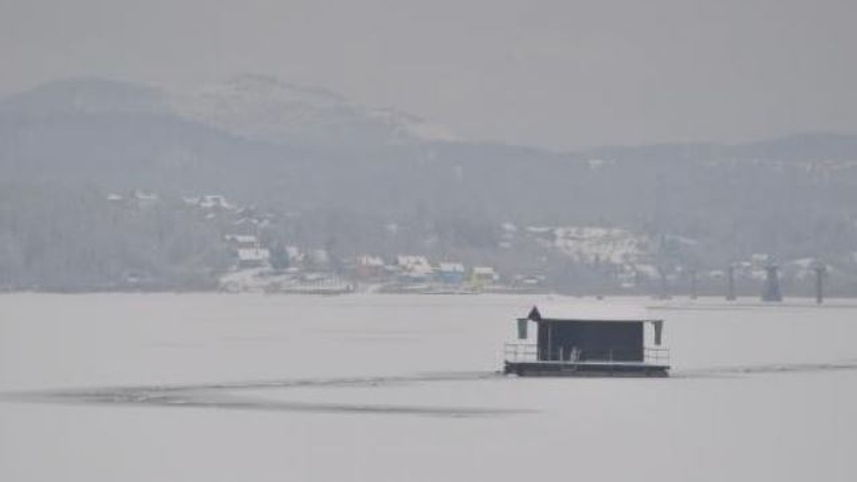 Jezero Tuzla zaleđeno