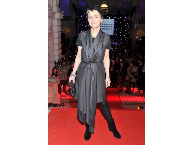 Kazimiera Szczuka po swojemu, w asymetrycznej kreacji i w 100 procent czerni.