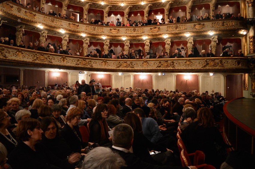 Pozorište je bilo ispunjeno do poslednjeg mesta