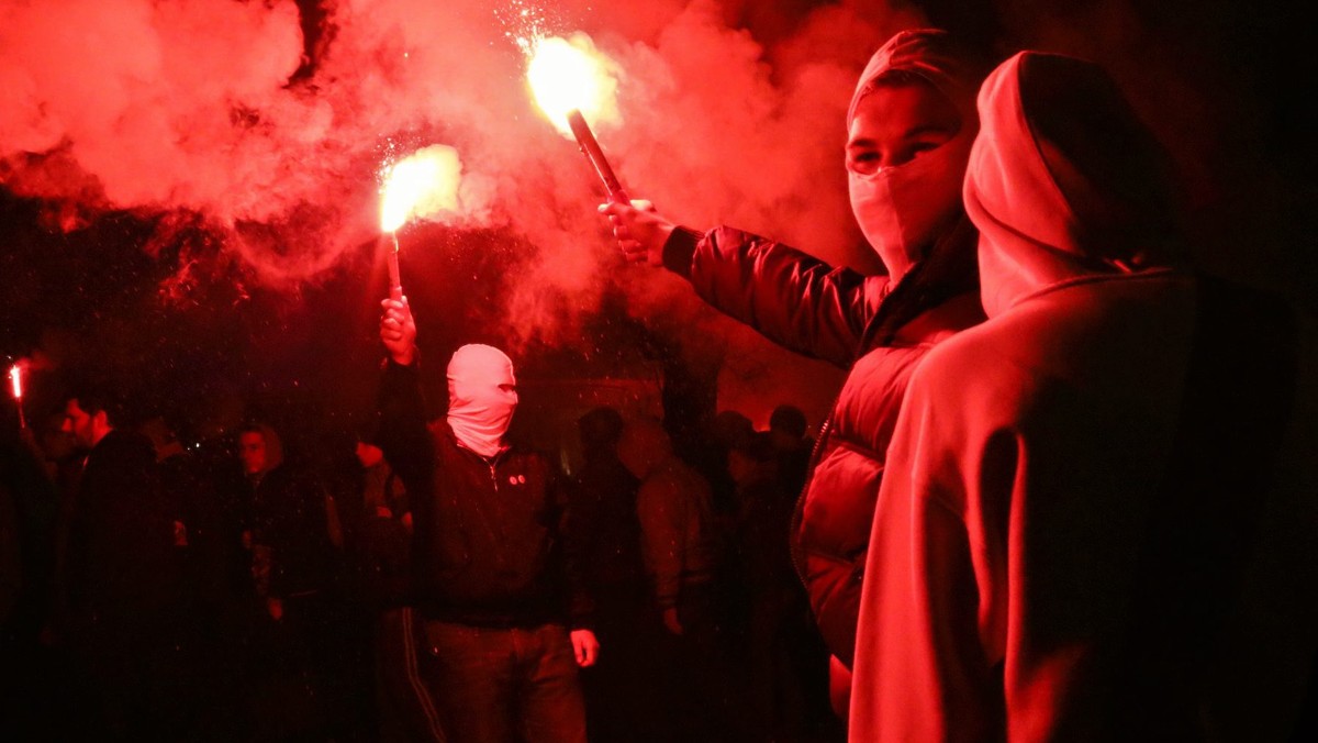 PiS, TR i SP opowiedziały się za odrzuceniem w pierwszym czytaniu prezydenckiego projektu, który ma wprowadzić zakaz zakrywania twarzy na demonstracjach. Sejmowa większość: PO, PSL i SLD chce jednak skierowania propozycji do dalszych prac.