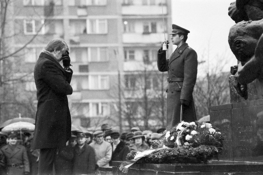 Prezydent Jimmy Carter przed pomnikiem Bohaterów Getta (1977 r.)