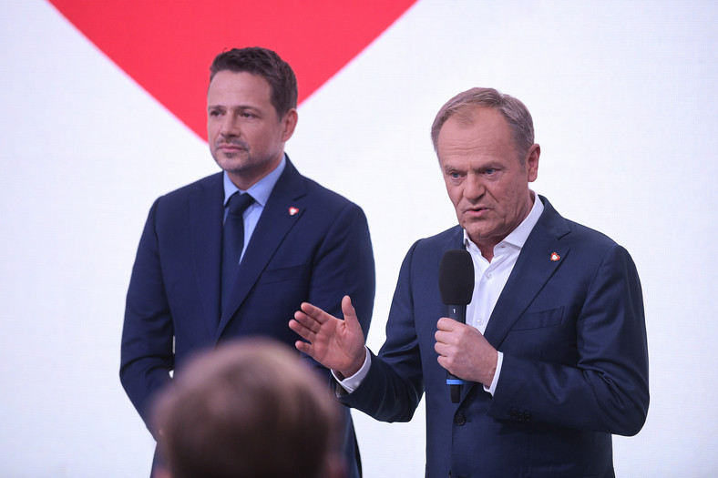 Rafał Trzaskowski i Donald Tusk na jednej scenie w sztabie PO