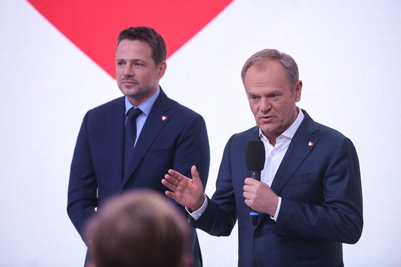 Rafał Trzaskowski i Donald Tusk na jednej scenie w sztabie PO