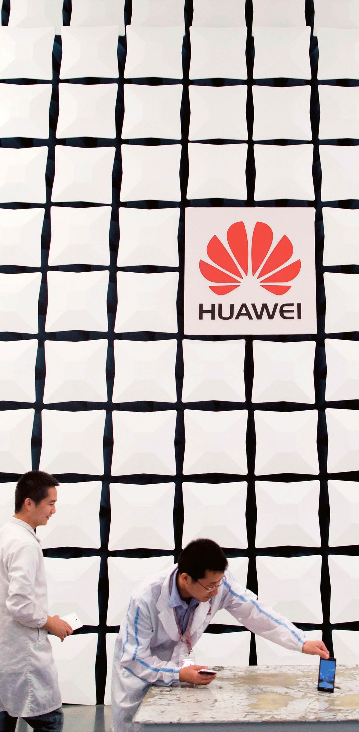 Kontrowersje wokół poczynań chińskich firm towarzyszą im praktycznie od kilkunastu lat. Dotyczy to również Huawei: już w 2005 r. Londyn miał obiekcje wokół przejęcia przez Chińczyków firmy Marconi.