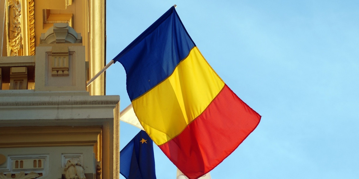 Rumunia cały czas cierpi ze względu na niestabilność polityczną. Bolączką jest też brak niezbędnych reform oraz skandale korupcyjne. Obawy budzi też stan praworządności w kraju.