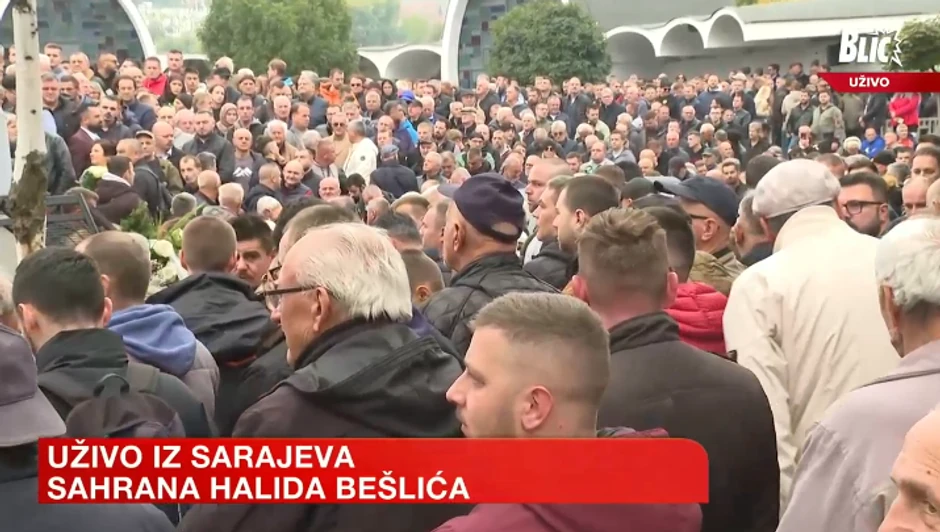 Reka ljudi stigla na groblje Bare