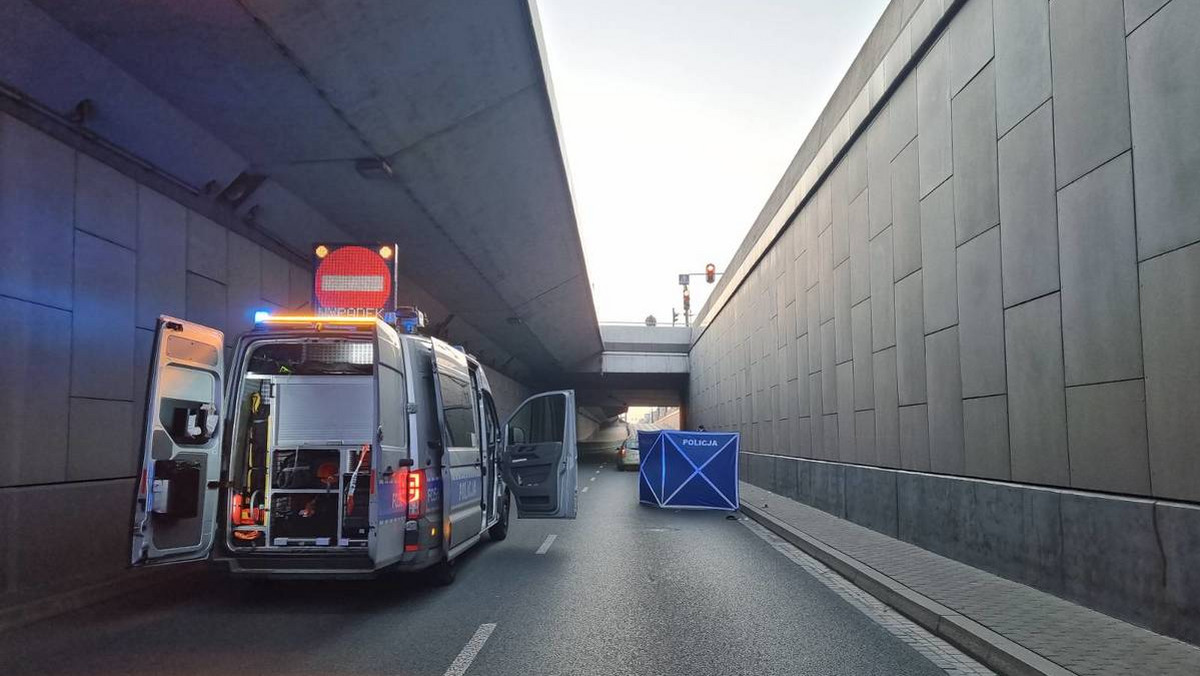 Śmierć w tunelu w Łodzi. Przeskoczył przez bariery ochronne, spadł na trasę W-Z