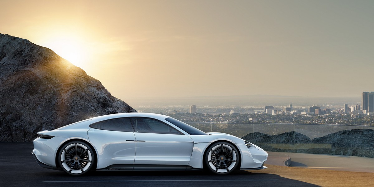 Porsche Mission E ma konkurować z Teslą