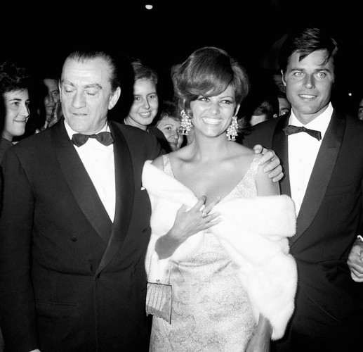 Claudia Cardinale, Luchino Visconti i Jean Sorel na festiwalu w Wenecji (1965)