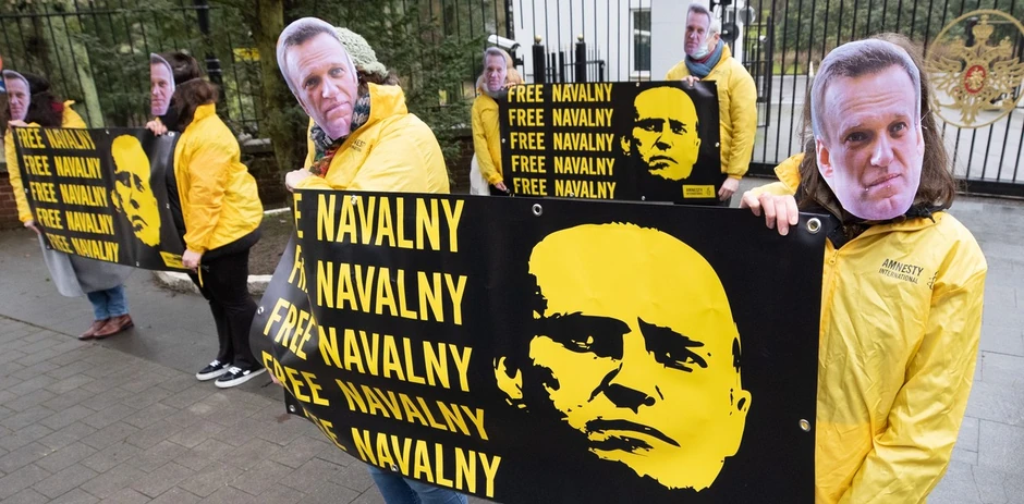 Protest aktivista Amnesti internešenela na godišnjicu hapšnje Alekseja Navaljnija