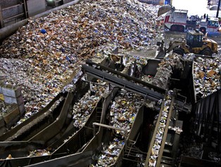 Handel surowcami wtórnymi na giełdzie. Kowalczyk: Zwiększy się recykling, a opłaty dla mieszkańców spadną