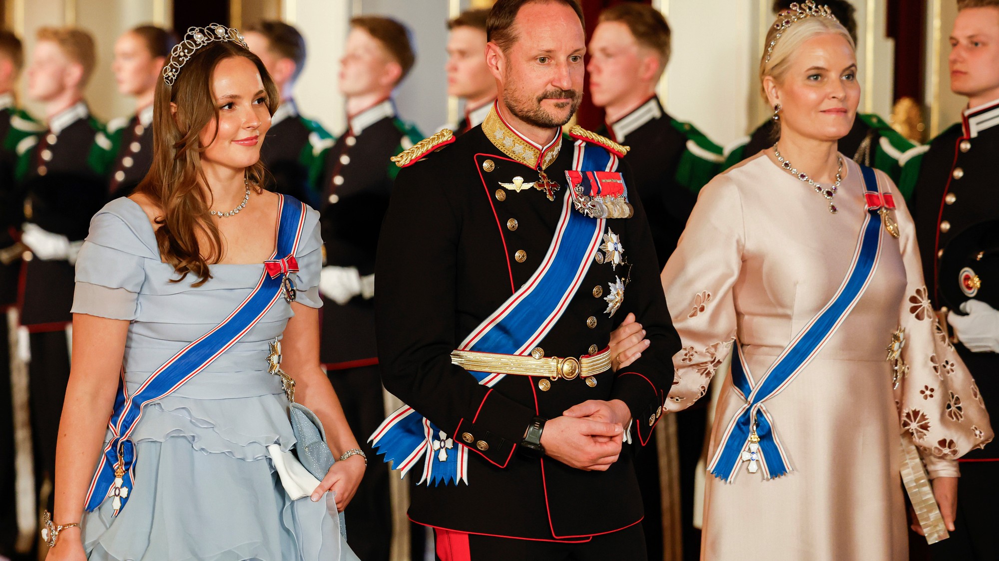 Zľava nórska princezná Ingrid Alexandra, korunný princ Haakon a korunná princezná Mette-Marit.