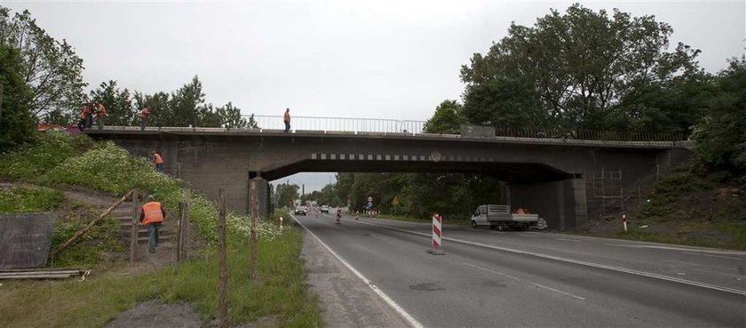 Uwaga kierowcy! W Gliwicach trwa trzymiesięczny remont wiaduktu. Trasa do Wrocławia i Strzelec Opolskich wydłuża się o kilka kilometrów.