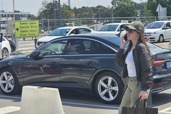 (FOTO) Žena Ognjena Amidžića za 6 dana smršala skoro 4 kilograma: Slikala vagu i iznenadila mnoge, otkrila i kako je to uspela