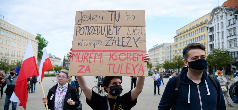 Protesty wsparcia dla sędziego Tulei przed sądami w całej Polsce