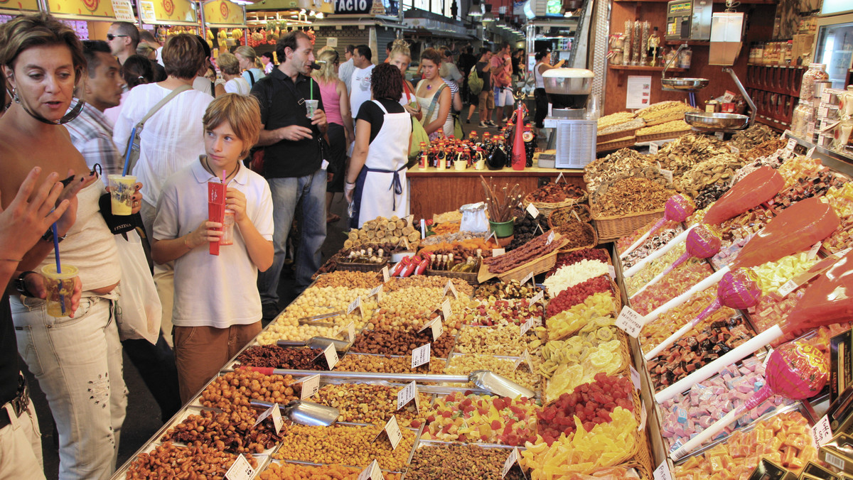 Targ spożywczy Boqueria (Mercat de la Boqueria), największy targ miejski w Barcelonie, a zarazem jedna z największych atrakcji miasta, może wprowadzić limit liczby turystów. Sprzedawcy skarżą się, że odwiedzający przeszkadzają klientom.