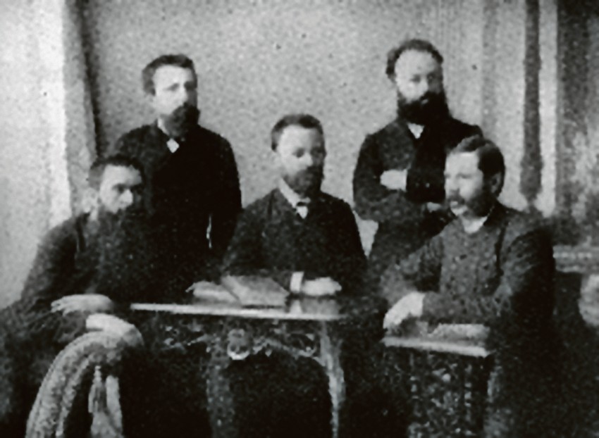 Nikolajević sa članovima "Društva Svetog Save"