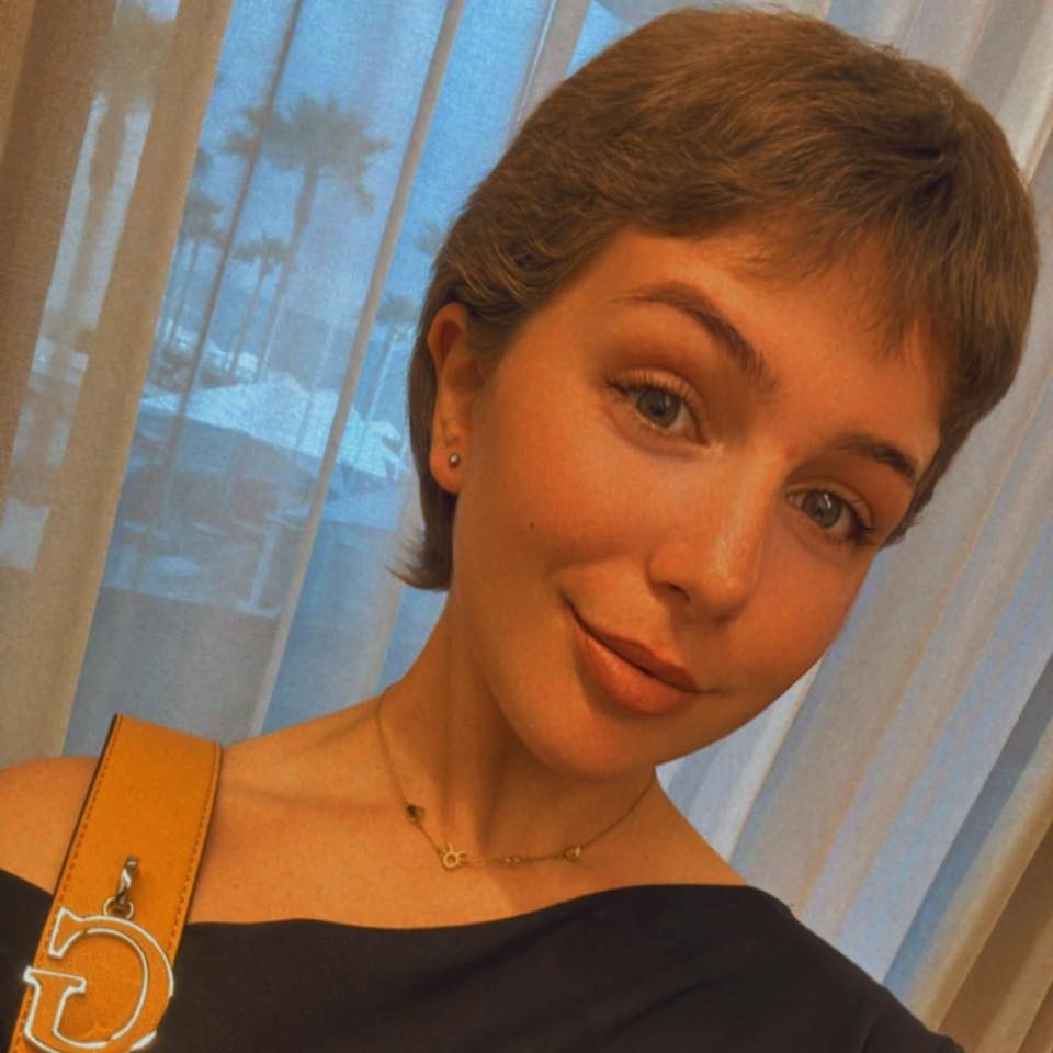 Daniella vyzerala, akoby bola tehotná.