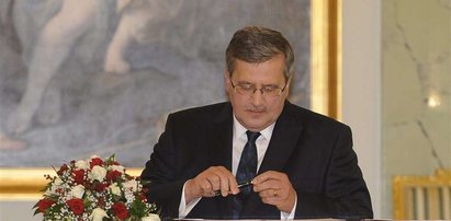 Komorowski w Chinach. Złożył kondolencje w ambasadzie Czech