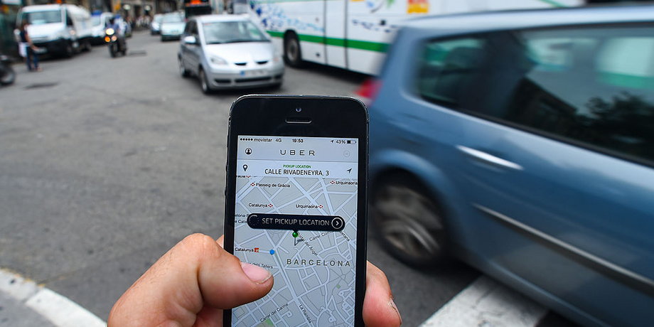 To smartfony i geolokalizacja umożliwiają rozwój usług car sharingu, transportu na życzenie