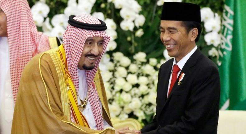 Saudi Arabia's King Salman bin Abdul Aziz (L) held talks with Indonesian President Joko Widodo (R) in Bogor, West Java, on March 1, 2017