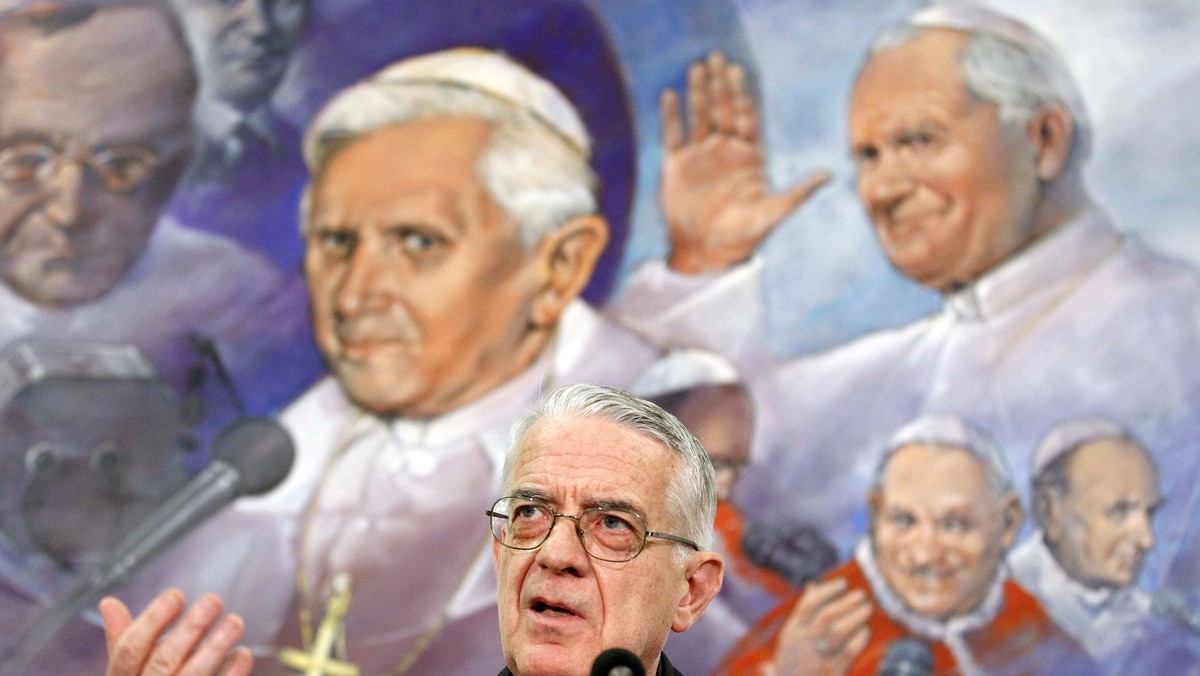 Rzecznik Watykanu ksiądz Federico Lombardi powiedział dzisiaj, że Benedykt XVI nie jedzie do Libanu jako głowa państwa i nie należy się spodziewać, iż udzieli szczegółowych rad chrześcijanom w ogarniętej konfliktem zbrojnym Syrii.