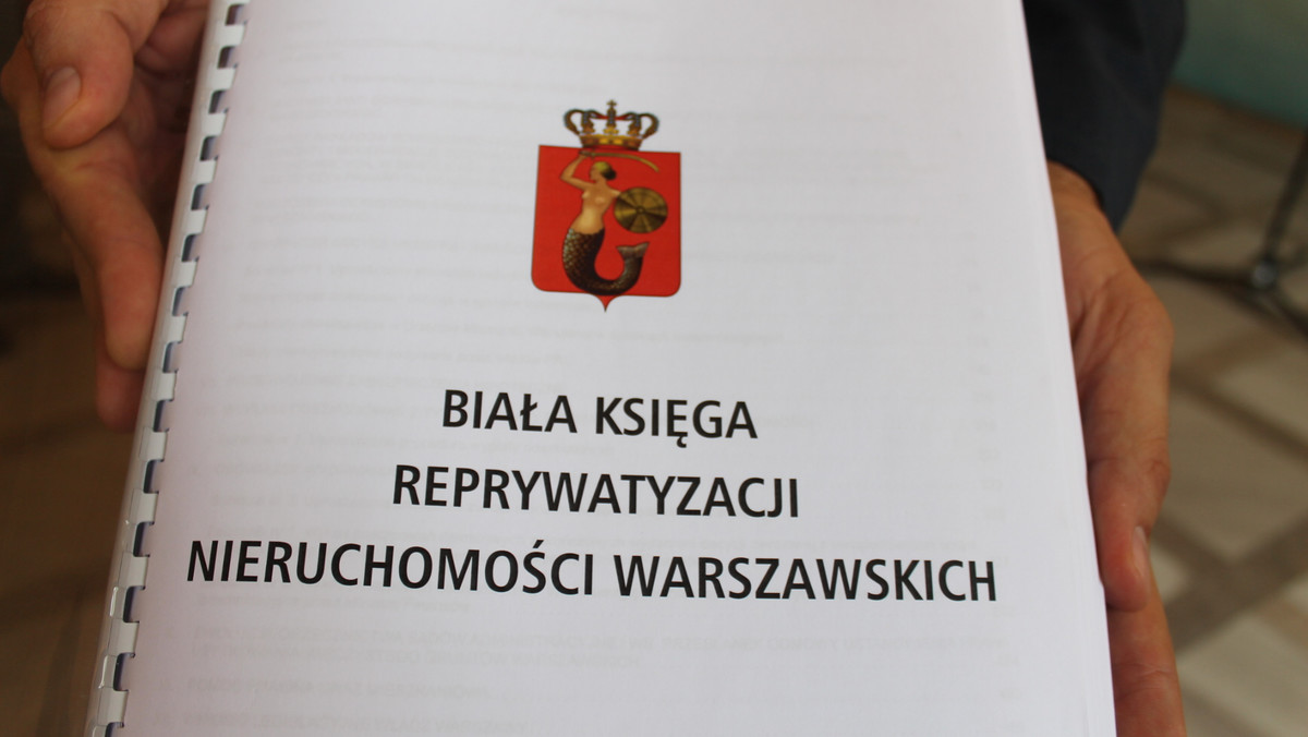 Katarzyna Majewska, małżonka adwokata, który przejął działkę na placu Defilad była urzędniczką Biura Gospodarki Nieruchomościami – podaje TVN24. Kobieta w swoim oświadczeniu nie poinformowała, że jest spokrewniona z jednym z adwokatów, który bierze udział w procesie reprywatyzacyjnym.