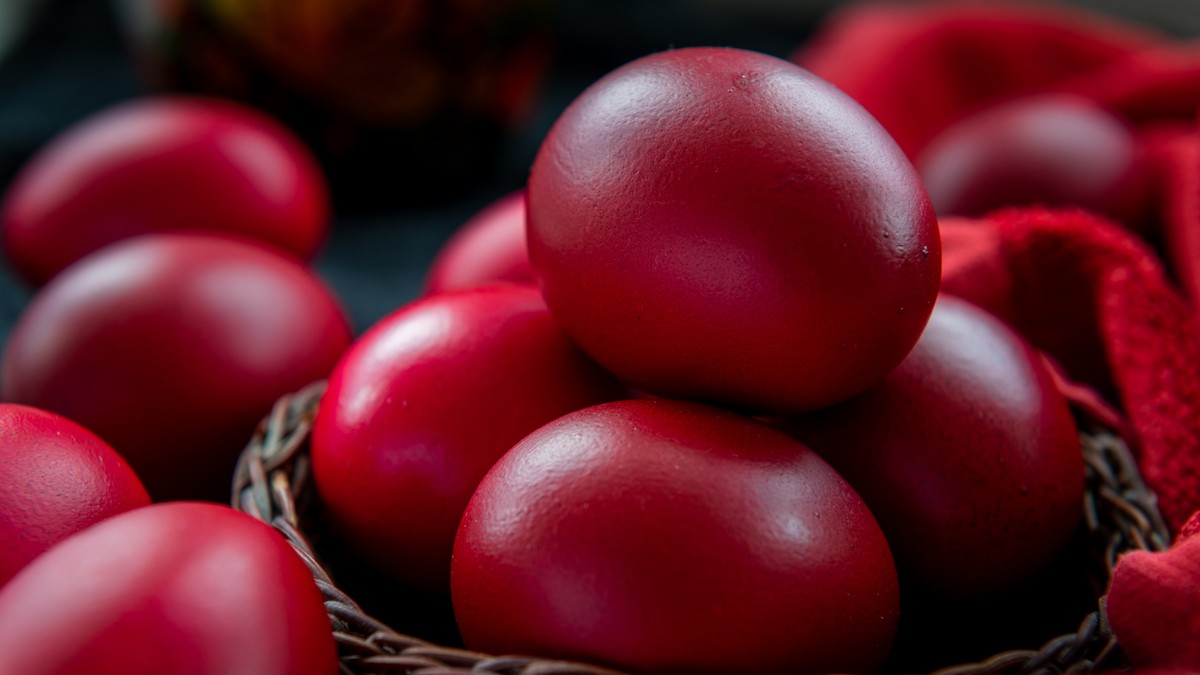 Najlepša crvena jaja dobićete uz 4 jednostavna i potpuno prirodna trika