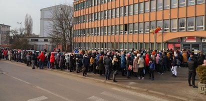 Ukraińcy już mogą składać wnioski o PESEL. Szturm interesantów na Urząd Miasta Łodzi. Przy Krzemienieckiej 2 są drzwi do normalnego życia dla ofiar rosyjskiej agresji na Ukrainę