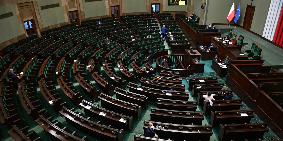 PPK według PiS to wspaniały pomysł, ale posłowie składek za pracowników płacić nie będą!