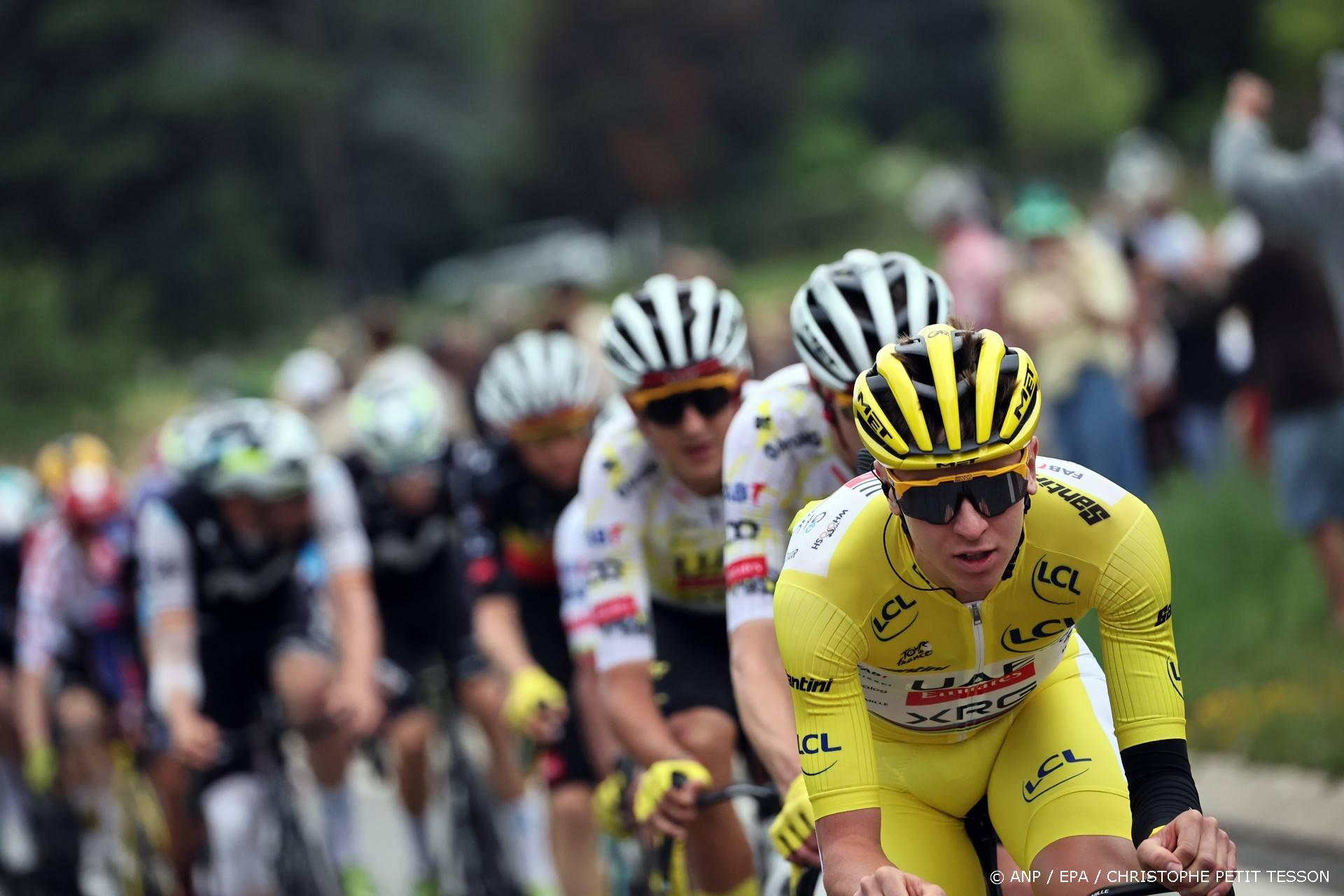 Pogacar wint vierde Tour de France, Van Aert pakt slotrit