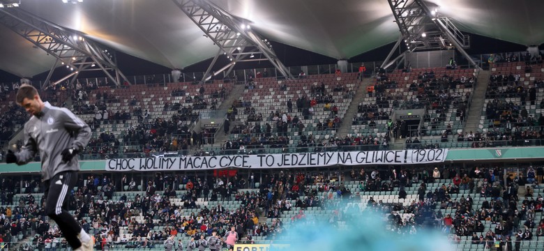 Afera przed meczem Legia - Cracovia. Stracił pracę, bo pokazał "elkę" [WIDEO]