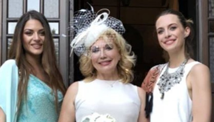 Suzana Mančić sa ćerkama