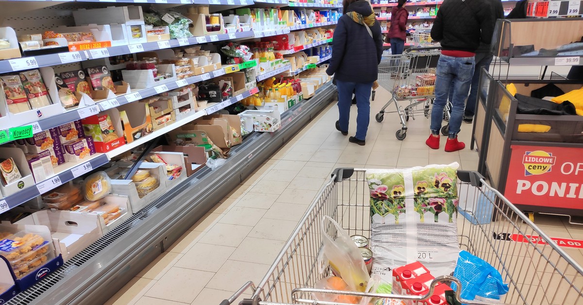 Ceny w sklepach znowu poszybowały w górę. Co podrożało najbardziej, co jeszcze podrożeje?