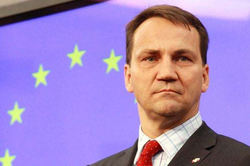 Sikorski straszy kibolami: Oni będą rządzić za dwa tygodnie!