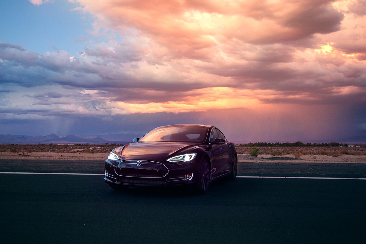 Amerykanie odsłonili rewolucyjny samochód? Oto tesla model S P85D